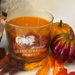 Bath & Body Works “Sweet Cinnamon Pumpkin” 3 Wick Candle